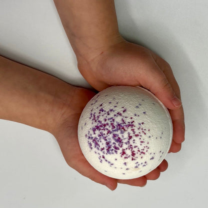 Bath bomb for kids with toys